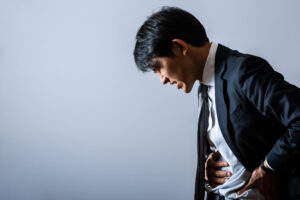 内臓の病気が原因で起こる腰痛とは?疾患別に特徴をご紹介