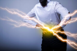 【ぎっくり腰】突然起こる激しい痛みはなぜ起こる?ぎっくり腰の原因と正しい対処法